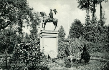 Standbeeld Heilige Arnoldus Tiegem beeldbank Kortrijk